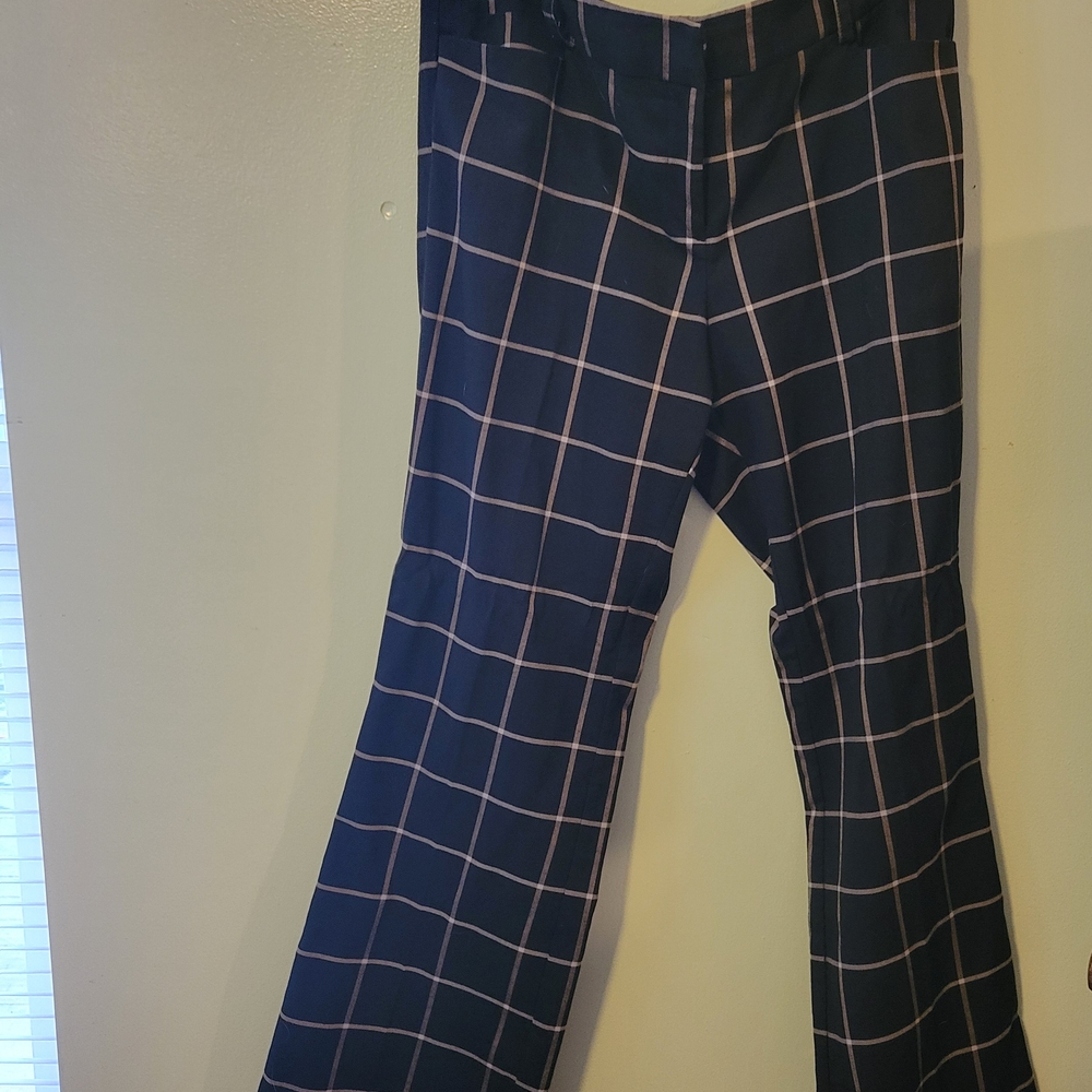 New York & Company Black Trousers with Cream Plaid